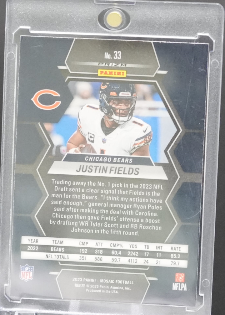 2023 Panini Mosaic Football - Justin Fields 33 - Genesis