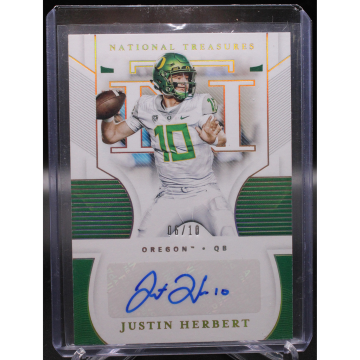 2021 Panini National Treasures Collegiate Football - Justin Herbert SI-JHE - National Treasures Gold Auto /10