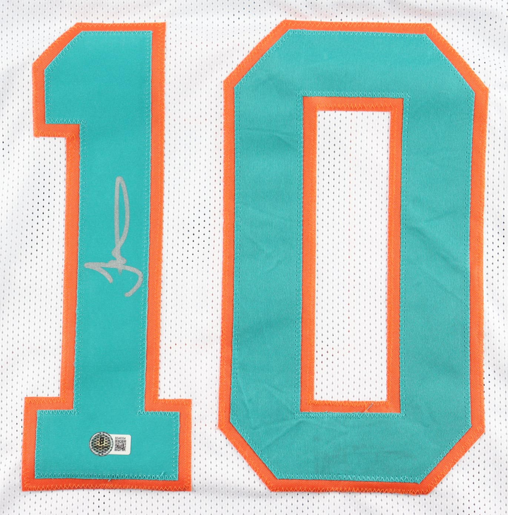 Tyreek Hill Autographed Signed Football Jersey (Beckett)