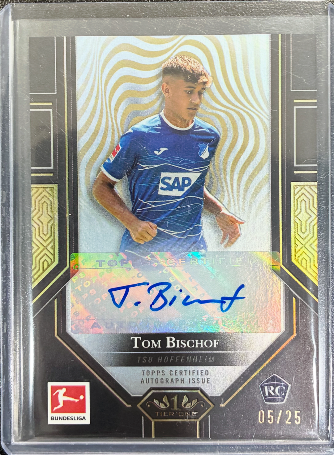 2022-23 Topps Tier One Bundesliga - Tom Bischof - #BMA-TBI - Topps Certified Ball Magnet Autograph Card 05/25